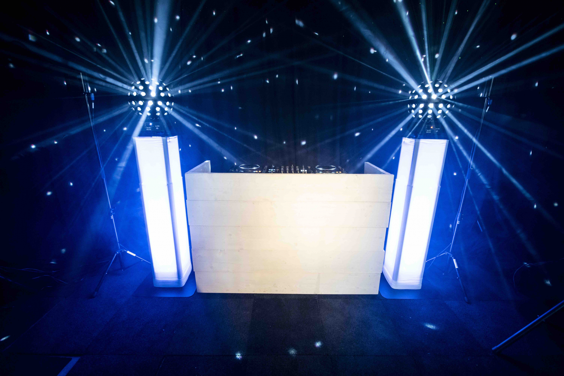Curved DJ Booth Set With Built-in Light Show Rental