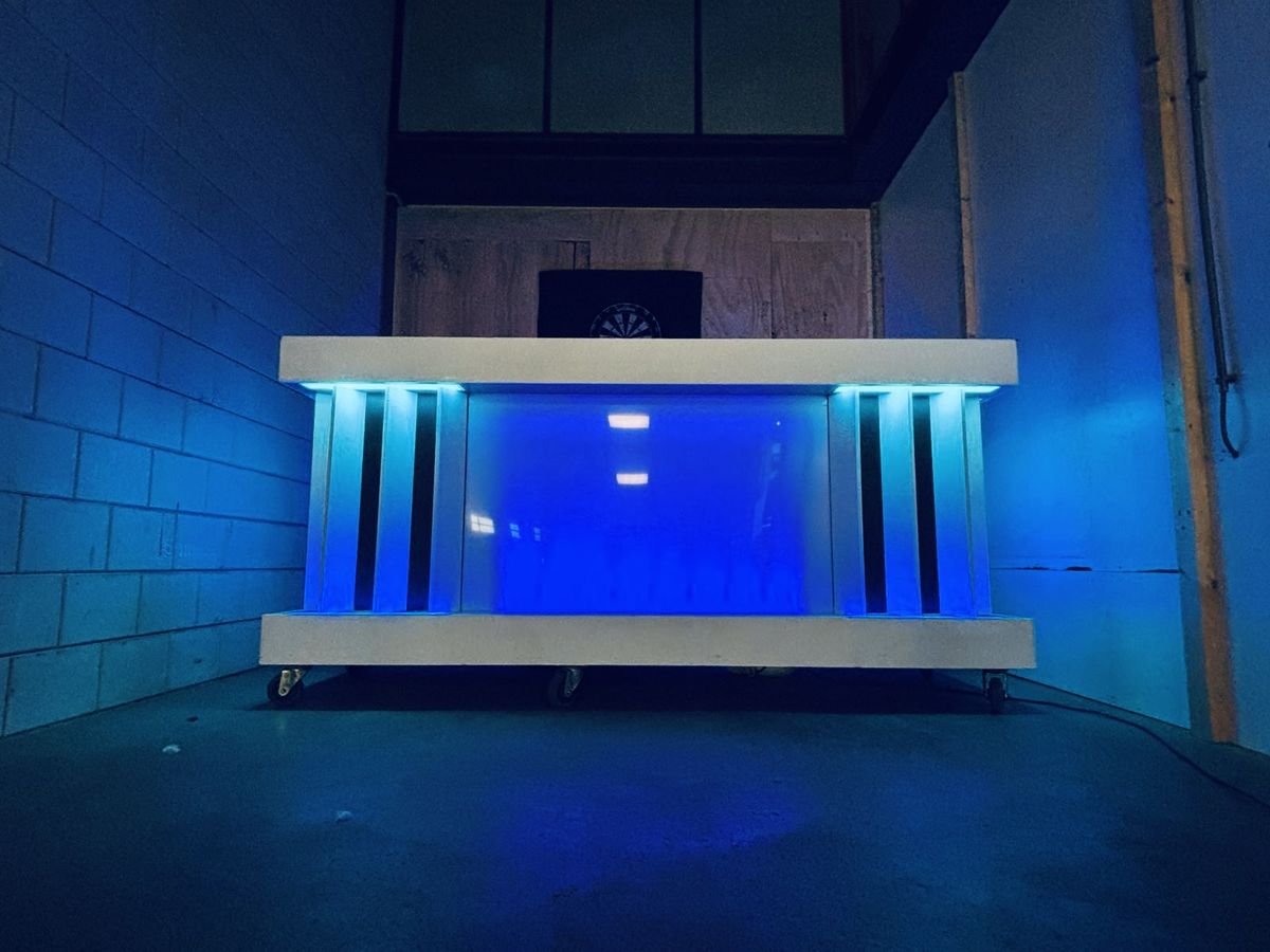 Witte DJ booth huren