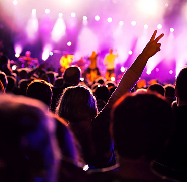 Tips for booking a live band with DJ